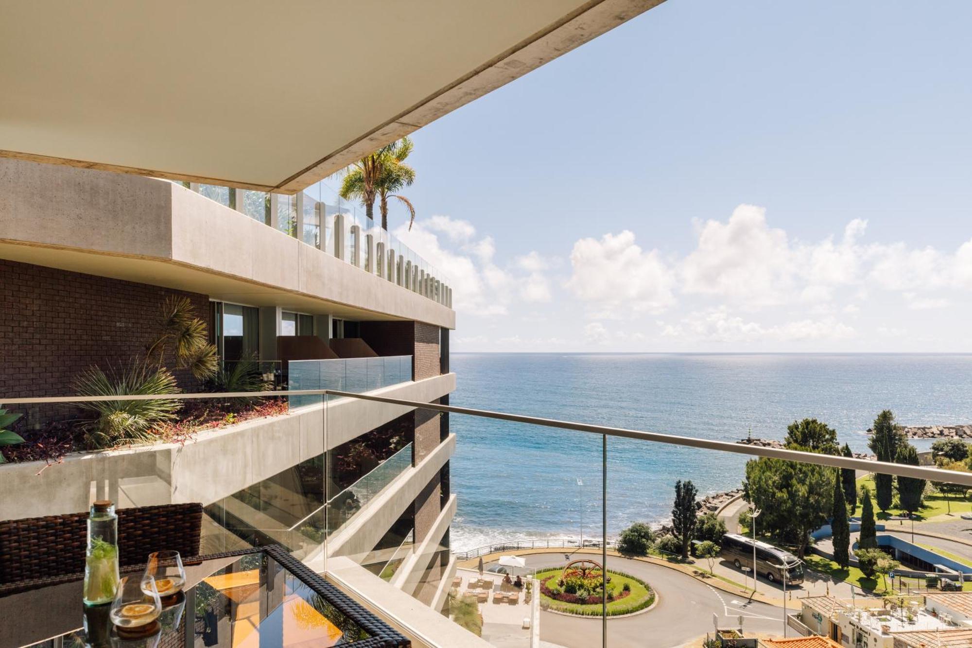 Side Ocean Suite