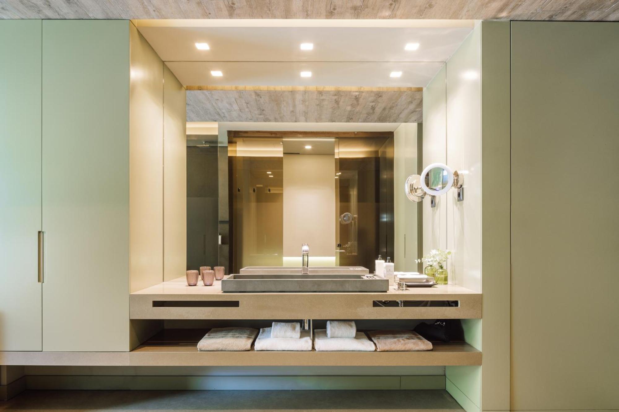 SPE Pool Room